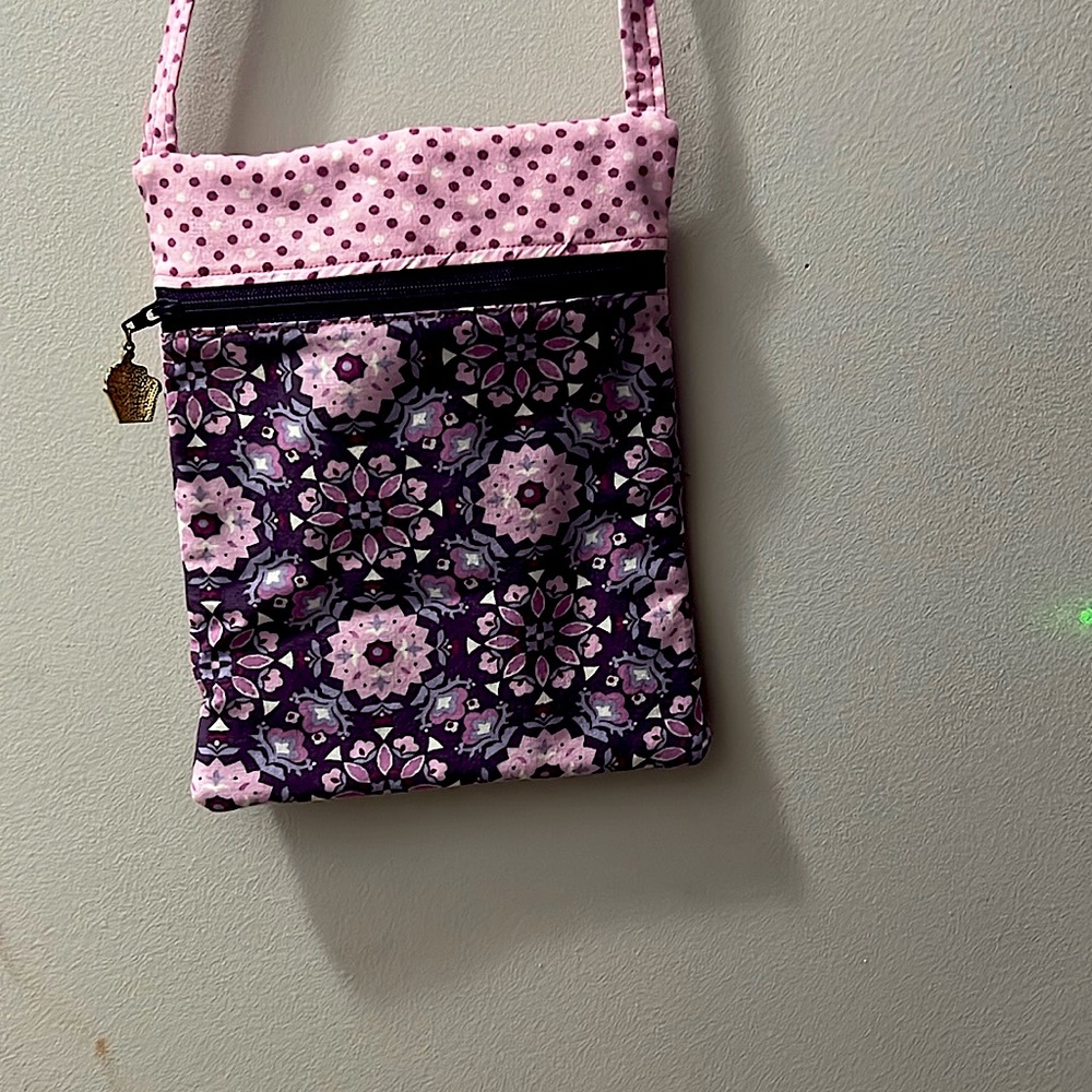 I am selling this because my daughter is growing out of it ( I hand made it